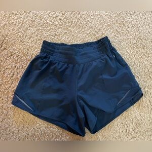 Lulelemon Hotty Hot High-Rise lined Short 2.5
